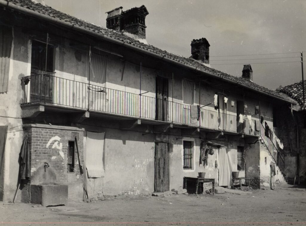Badile, Case coloniche (foto di Carlo Ciocca, 1953)