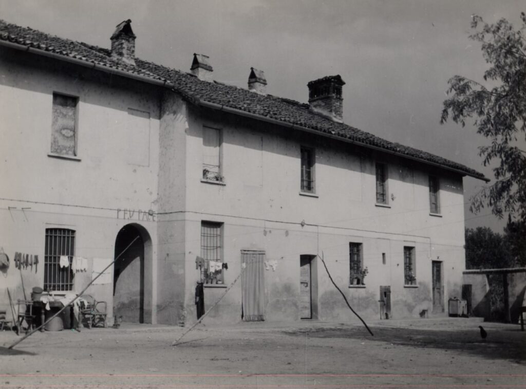 Badile, Case coloniche (foto di Carlo Ciocca, 1953)