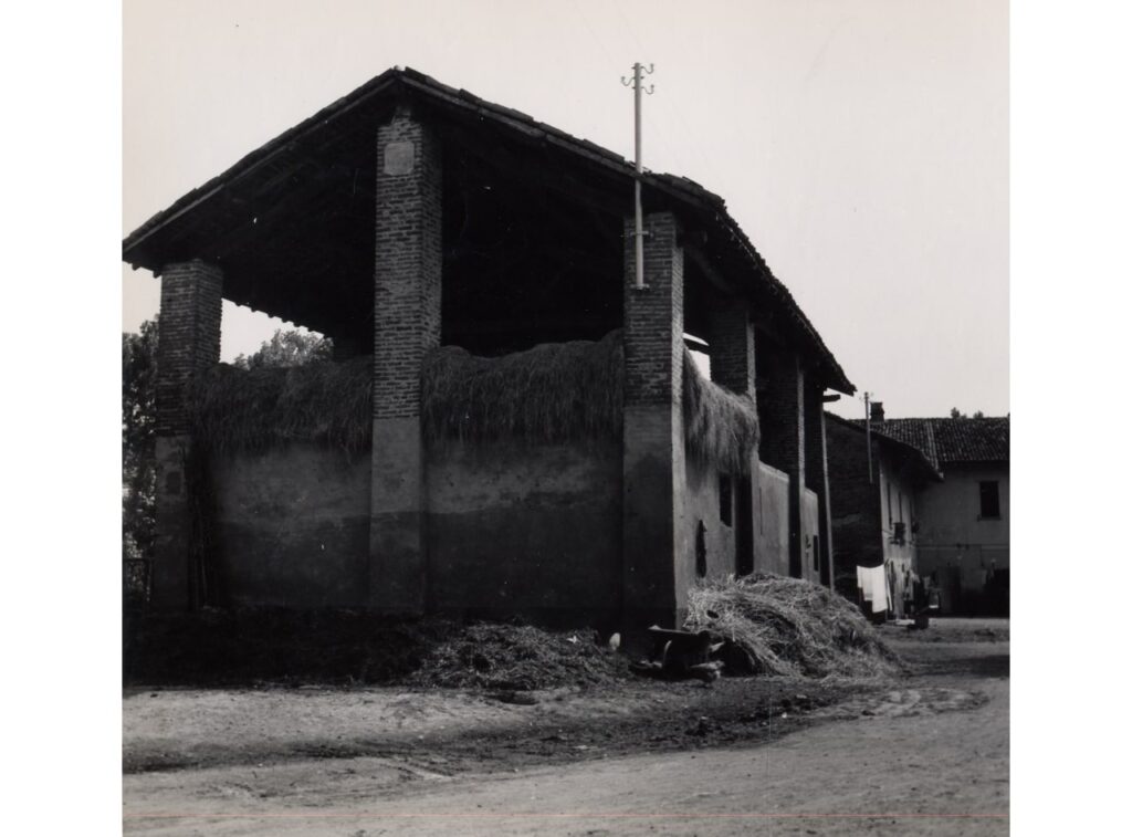 Badile, Stalletta allevamento (foto di Carlo Ciocca, 1953)