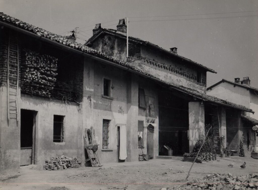 Badile, Stalletta e case coloniche (foto di Carlo Ciocca, 1953)