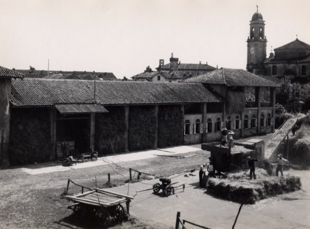 Cascina Maggiore di Gaggiano, Aia (foto di Carlo Ciocca, 1953)