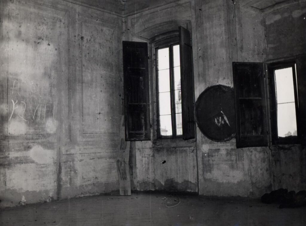 Cascina Maggiore di Gaggiano, Angolo salone (foto di Carlo Ciocca, 1953)