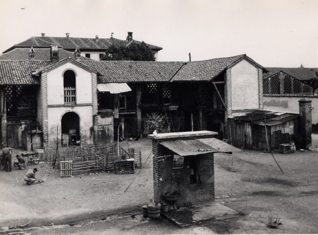 Cascina Maggiore di Gaggiano, Rustici (foto di Carlo Ciocca, 1953)