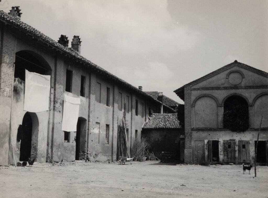 Moncucco, Case coloniche e stalletto (foto di Carlo Ciocca, 1953)